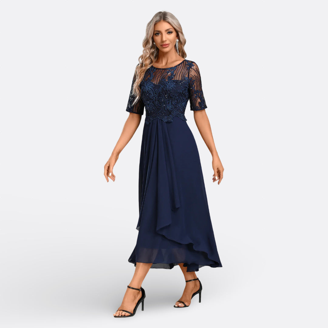 Mariana – Abito in Pizzo con Maniche Corte