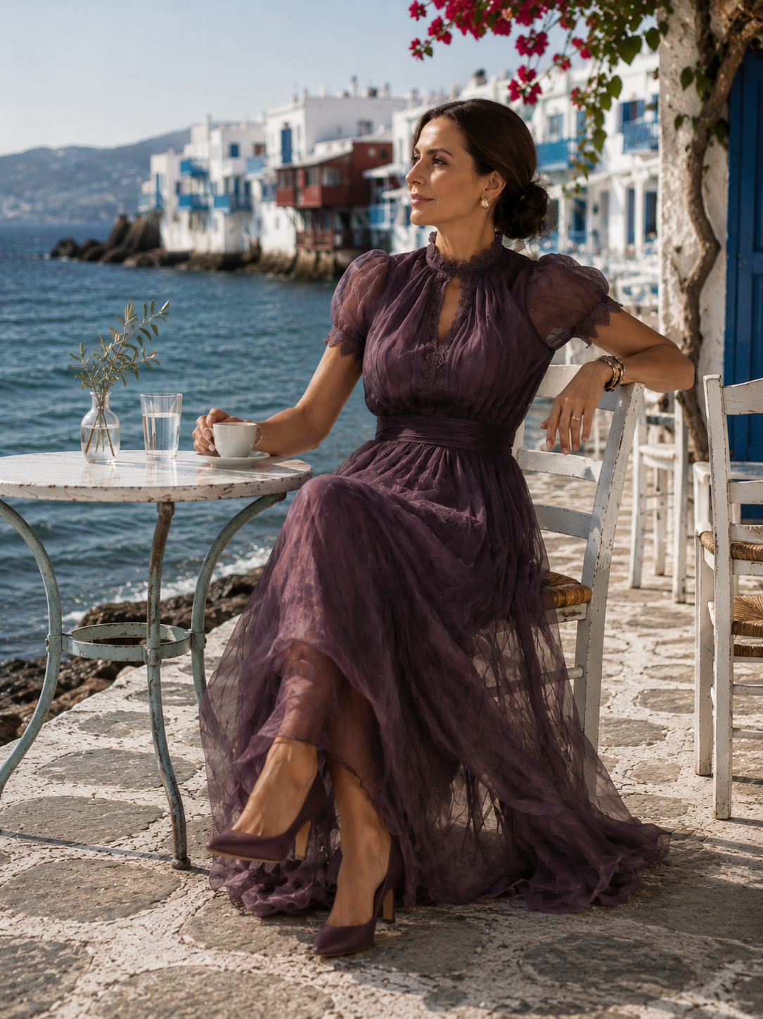 Flavia - Abito lungo viola con scollatura a goccia e dettagli in pizzo chiffon