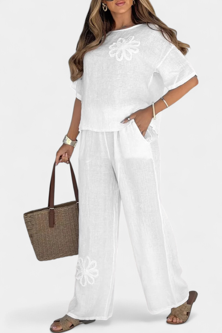 Natalia Set Relax con Ricamo in Lino dalla Silhouette Comoda