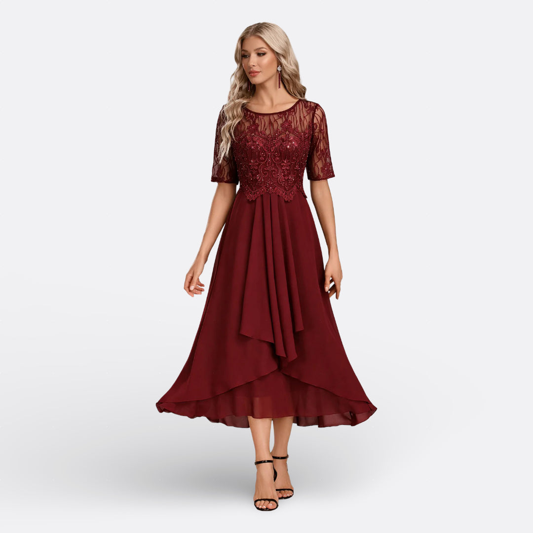 Mariana – Abito in Pizzo con Maniche Corte