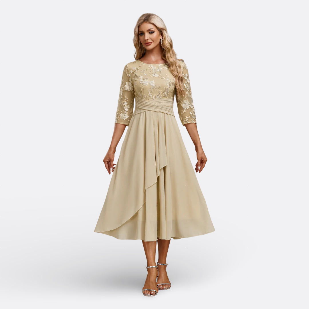 Mariana – Abito in Pizzo con Maniche Corte