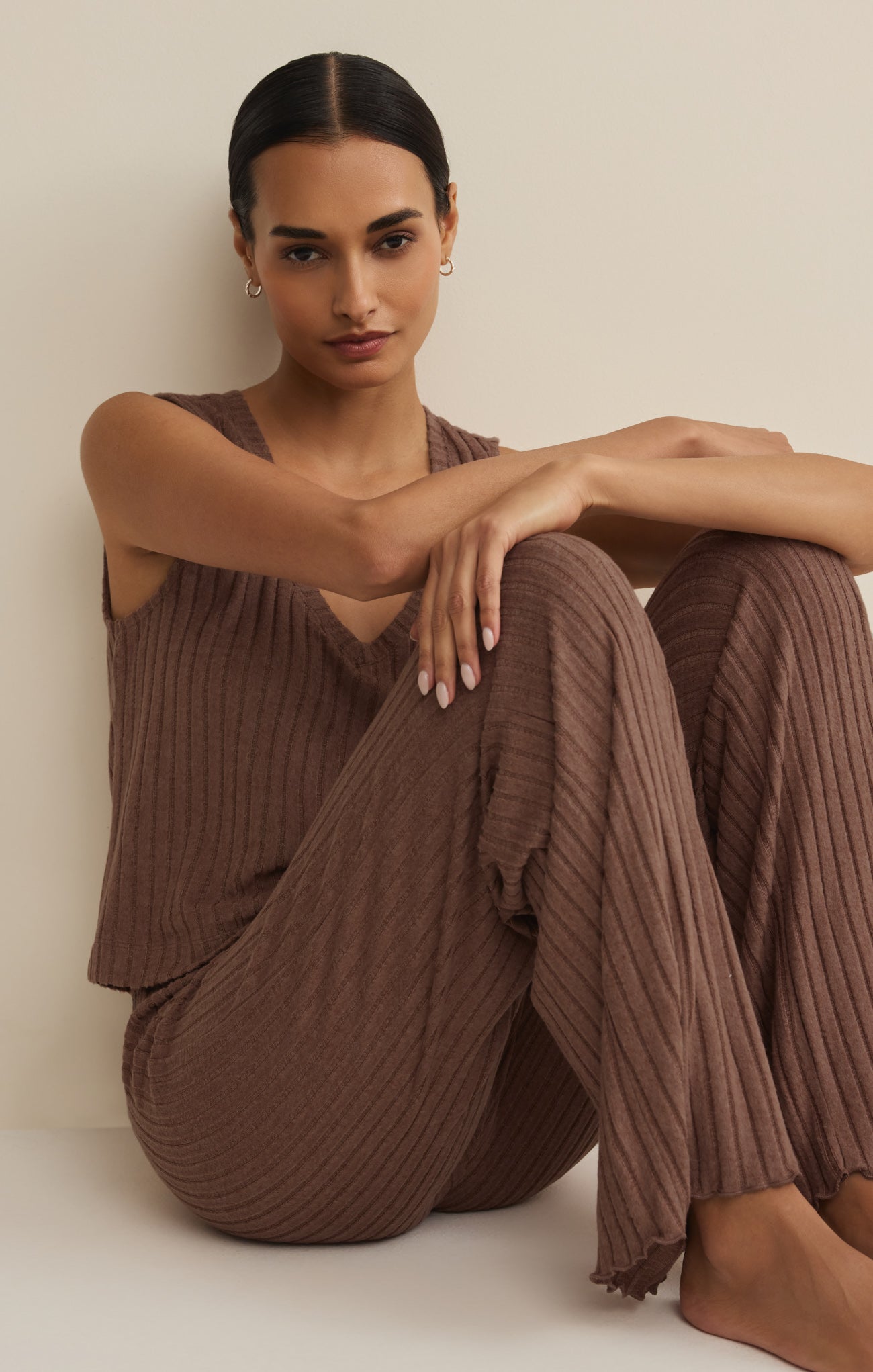 Megan | Pantaloni Dawn in Raso di Seta con Arricciature (Dawn Smocked Silky Rib Pant)