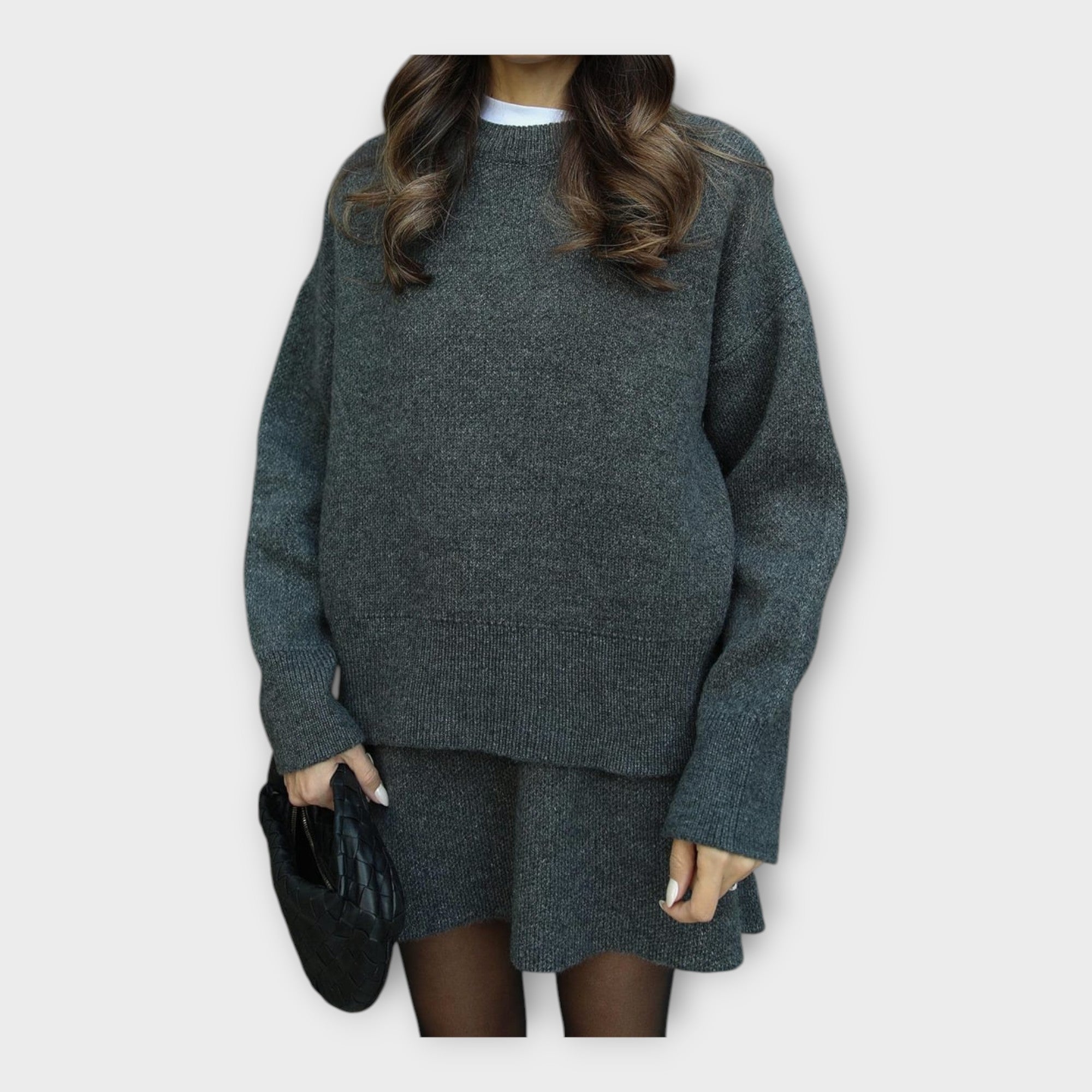 Set Maglia e Gonna con Linea Moderna