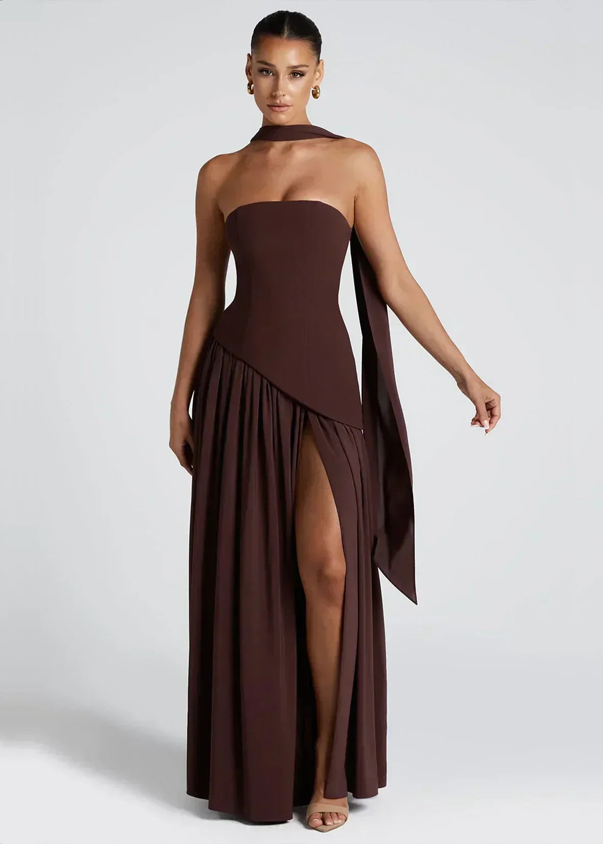 Elena – Abito Maxi con Spalle Scoperte, Spacco & Dettaglio Choker