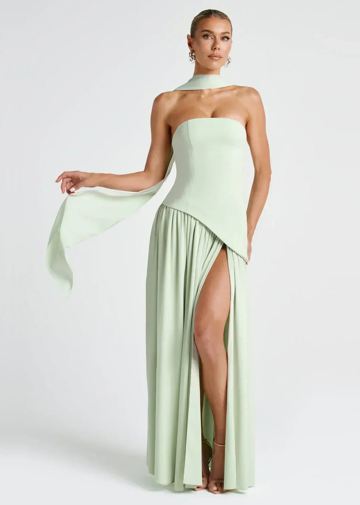 Elena – Abito Maxi con Spalle Scoperte, Spacco & Dettaglio Choker