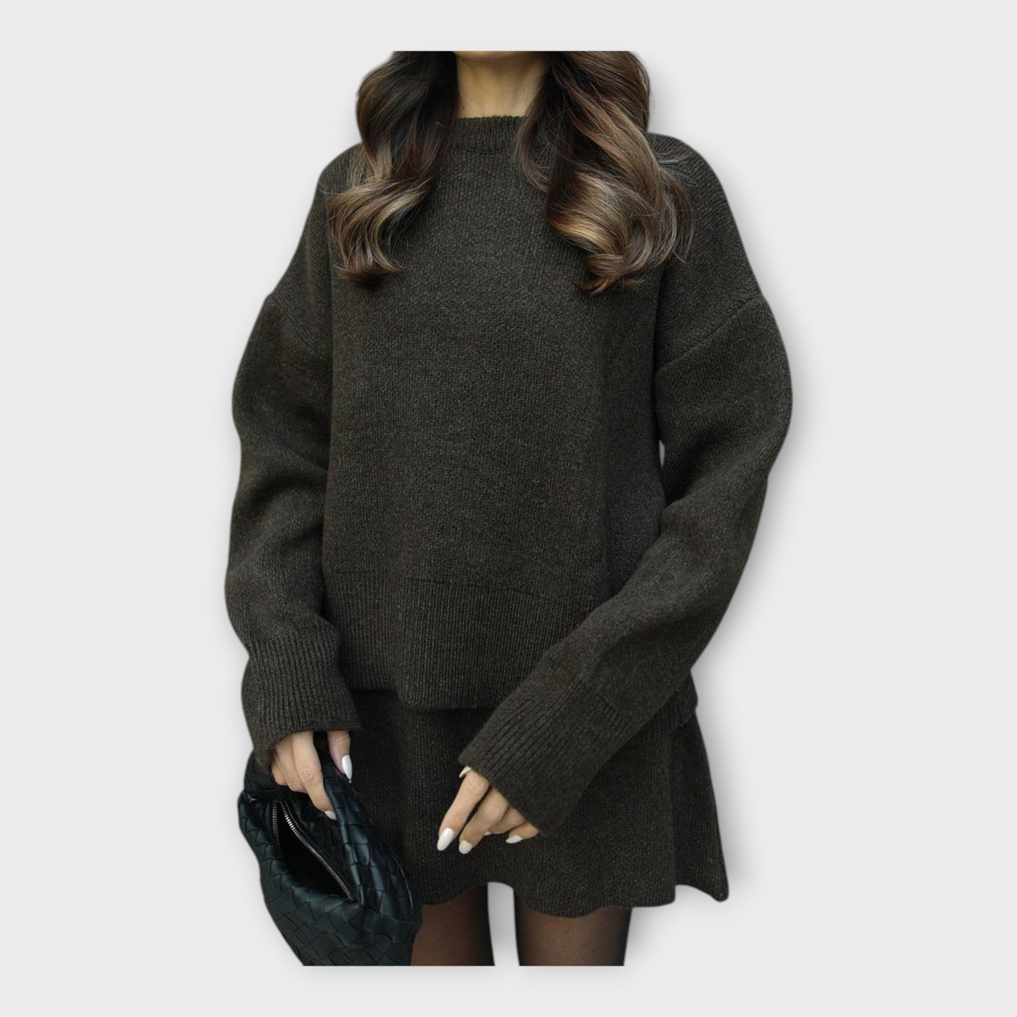 Set Maglia e Gonna con Linea Moderna
