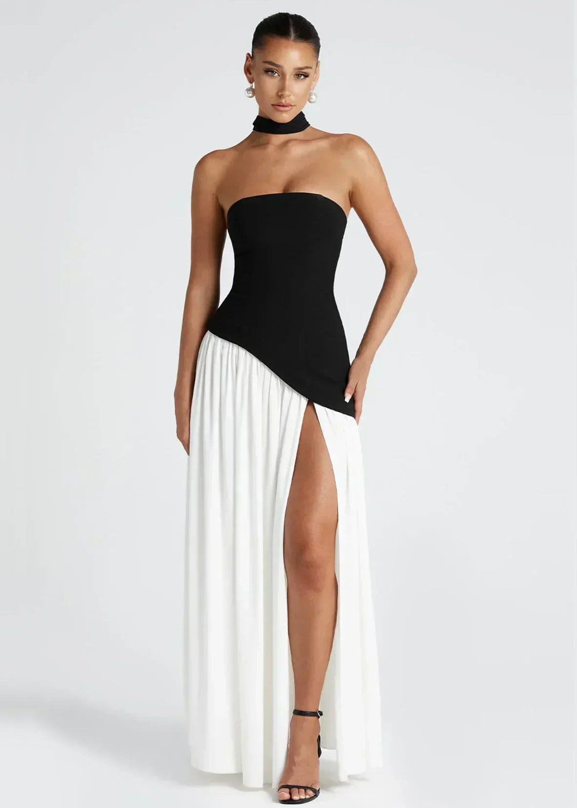 Elena – Abito Maxi con Spalle Scoperte, Spacco & Dettaglio Choker