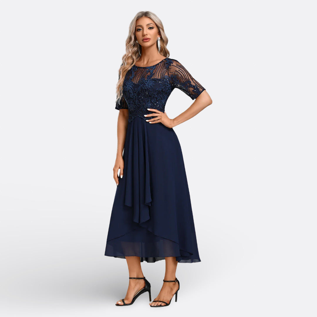 Mariana – Abito in Pizzo con Maniche Corte