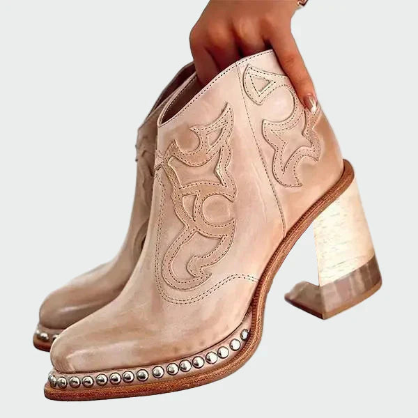 Stivali in pelle ricamati