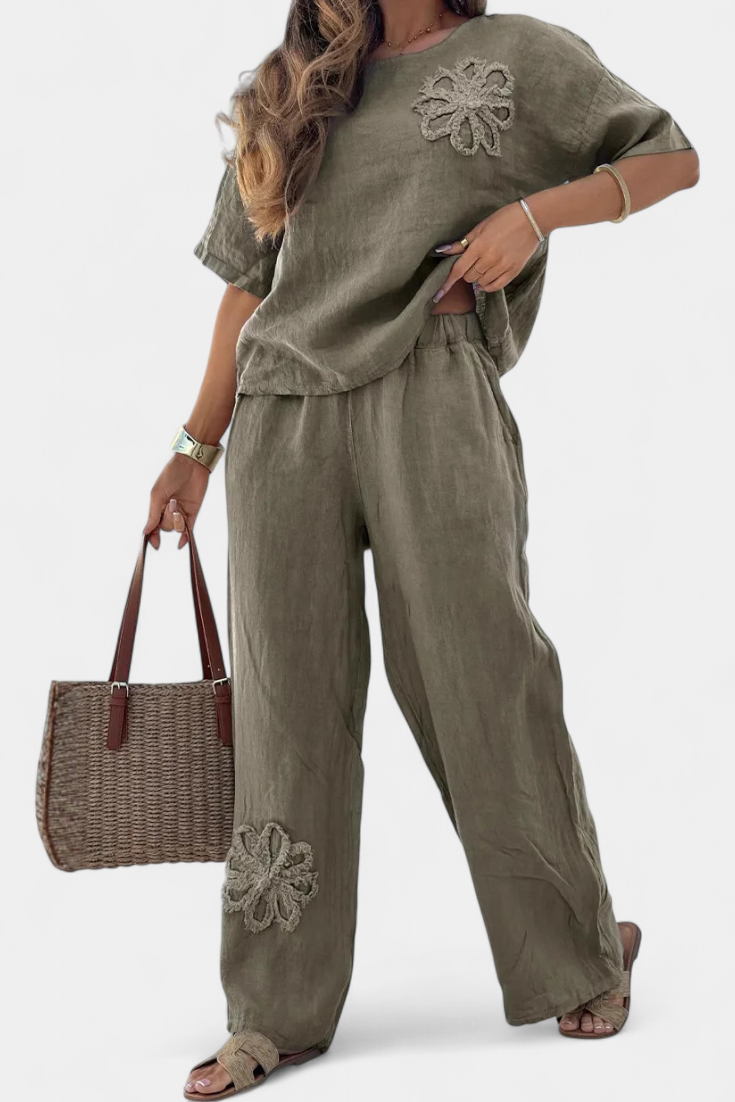 Natalia Set Relax con Ricamo in Lino dalla Silhouette Comoda