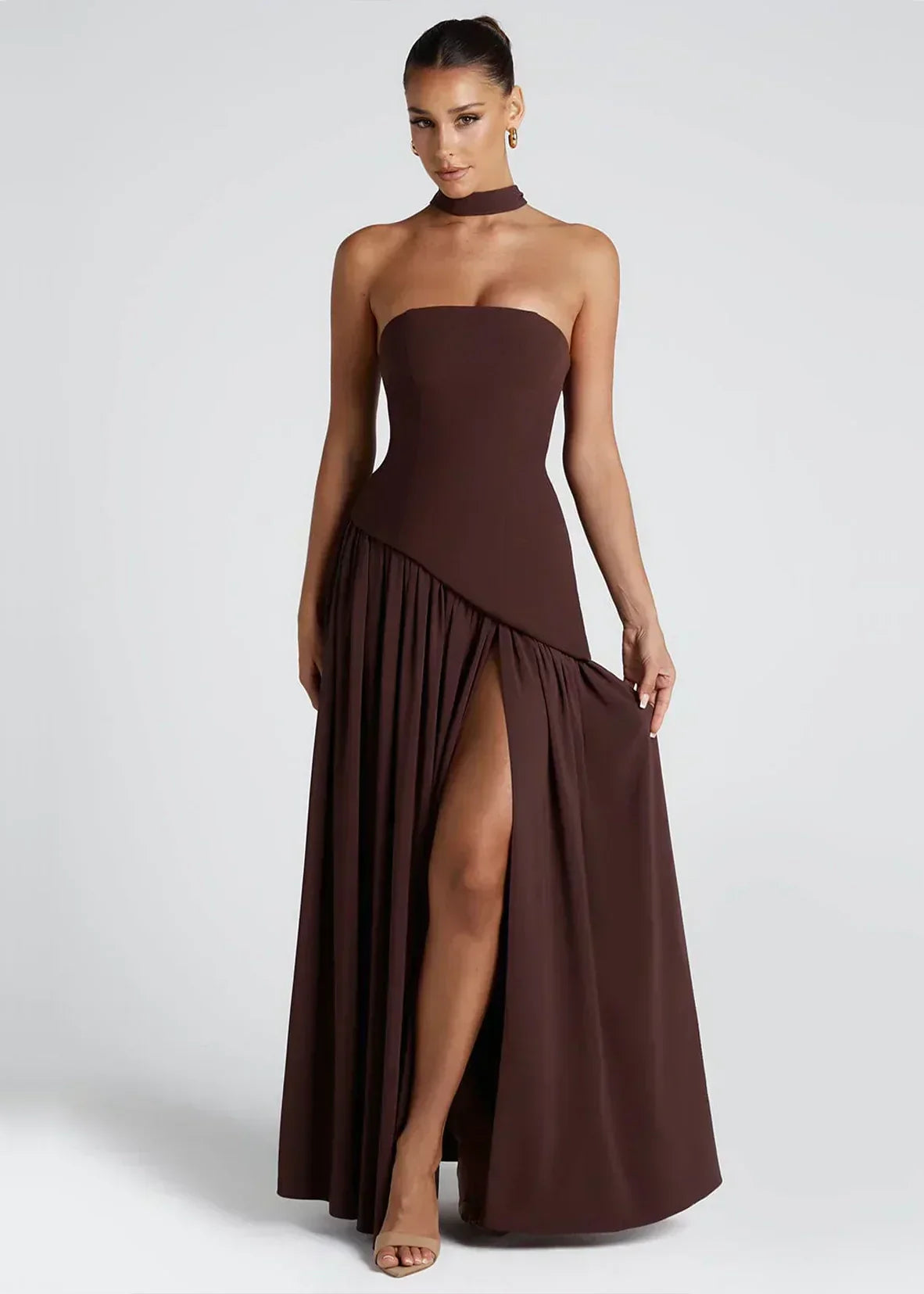Elena – Abito Maxi con Spalle Scoperte, Spacco & Dettaglio Choker