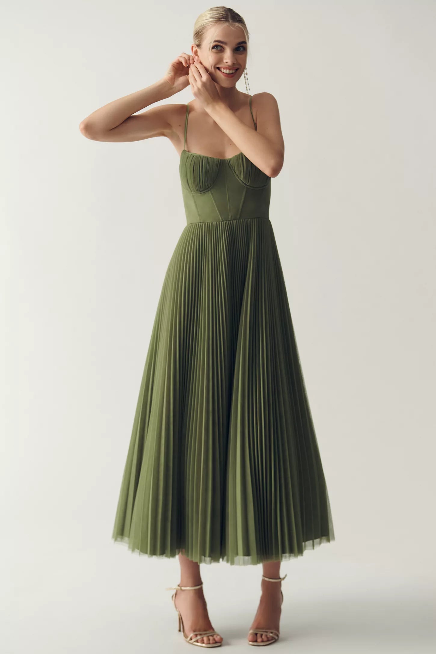 Olivia – Eleganza Moderna — Abito con Schiena Scoperta