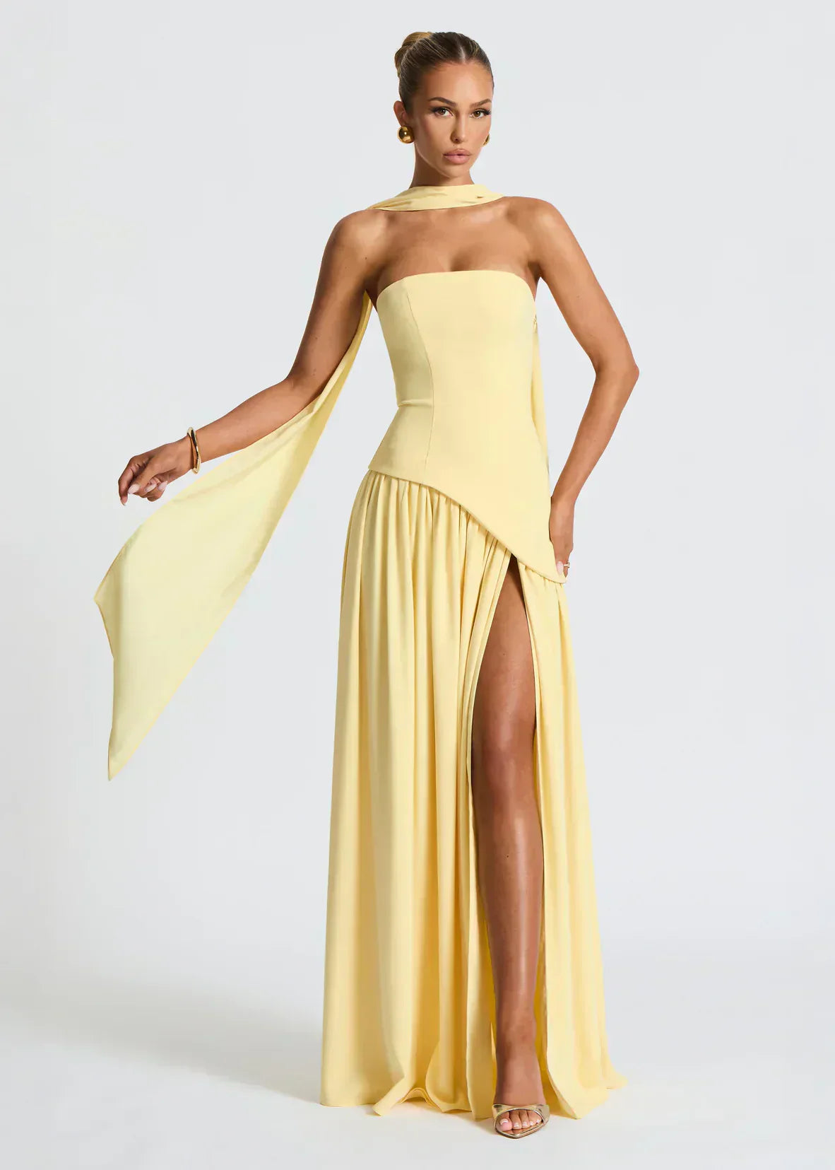 Elena – Abito Maxi con Spalle Scoperte, Spacco & Dettaglio Choker